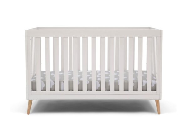 Delta Children Essex 4-in-1：一台能「从出生睡到少年」的变形婴儿床——中古斜腿、三档床垫与全尺寸合规