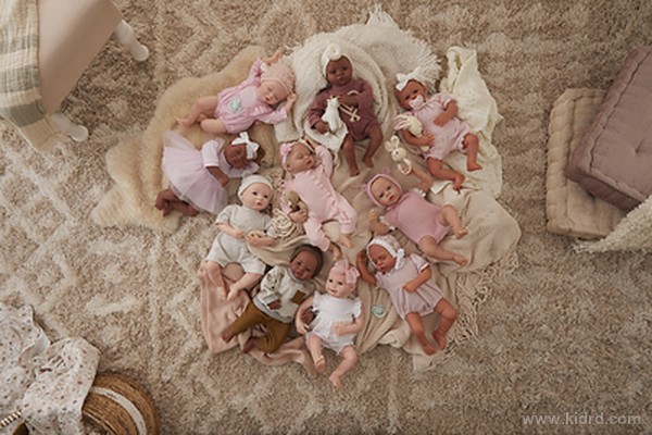 BABY born Real：130 亿种组合的唯一性，把随机化做进了娃娃产线